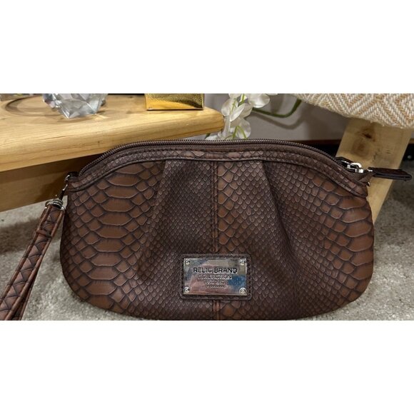 Relic Brand Brown Faux Snakeskin Wristlet With Zipper Closure & Card Slots - Picture 6 of 6